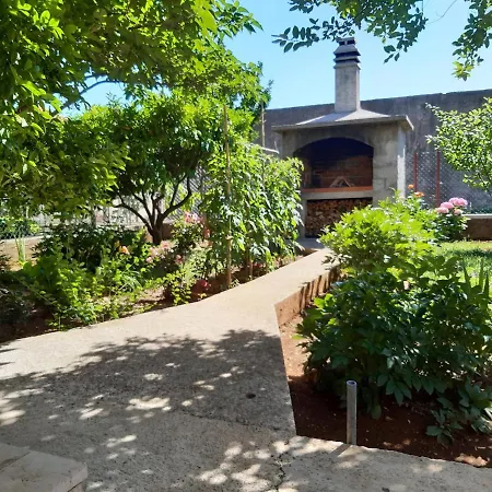 Jardin With Free Cowered Parking *