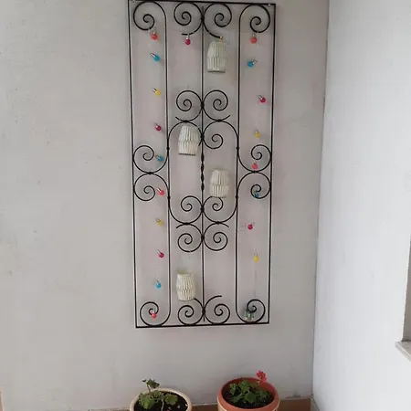 Jardin With Free Cowered Parking בית נופש