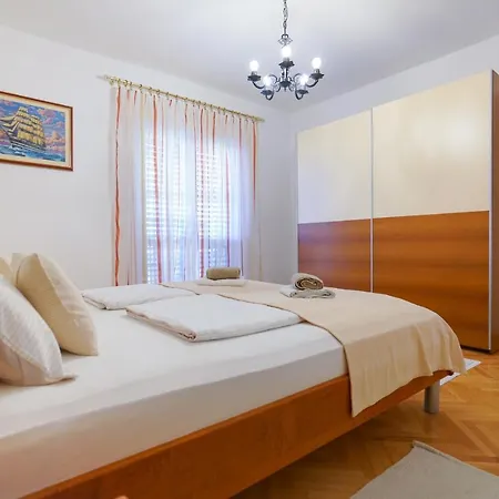 Jardin With Free Cowered Parking בית נופש זאדאר