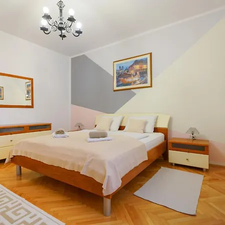 Jardin With Free Cowered Parking