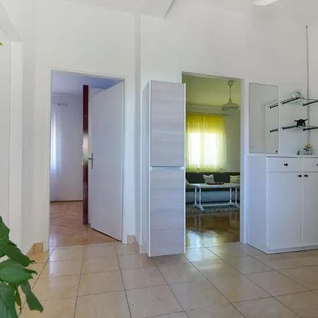 Jardin With Free Cowered Parking *