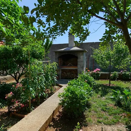 Jardin With Free Cowered Parking *