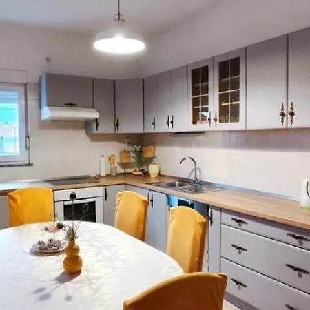 Jardin With Free Cowered Parking * זאדאר