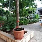 Jardin With Free Cowered Parking * زادار