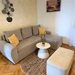 Jardin With Free Cowered Parking بيت للعطل زادار