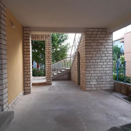 Jardin With Free Cowered Parking Vakantiehuis Zadar