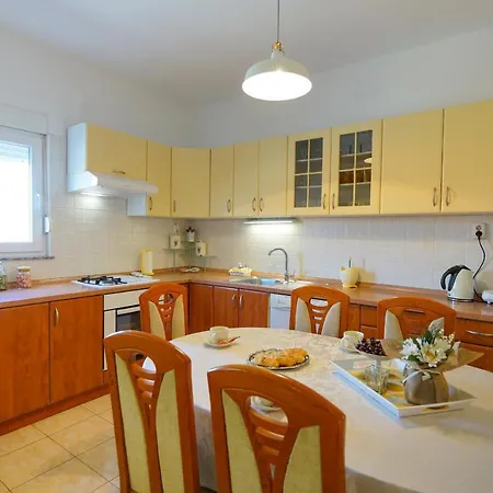 Jardin With Free Cowered Parking Holiday home