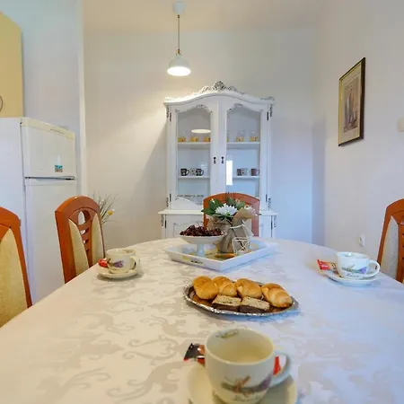 Jardin With Free Cowered Parking Zadar