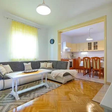 Holiday home Jardin With Free Cowered Parking *