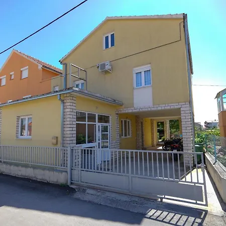 Vakantiehuis Jardin With Free Cowered Parking *