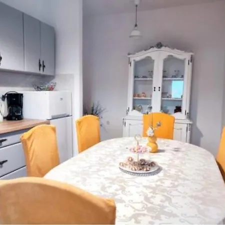 Jardin With Free Cowered Parking Vakantiehuis Zadar