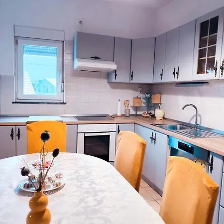 Vakantiehuis Jardin With Free Cowered Parking Zadar