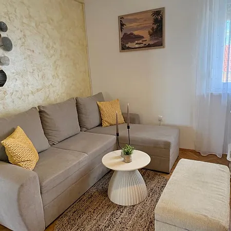 Jardin With Free Cowered Parking Hébergement de vacances