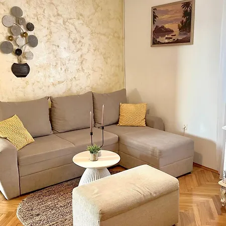 Jardin With Free Cowered Parking Zadar