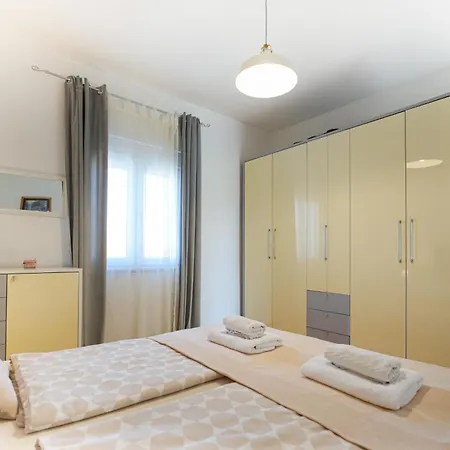 Jardin With Free Cowered Parking Tatil Evi
