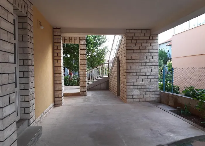 Jardin With Free Cowered Parking Hébergement de vacances Zadar