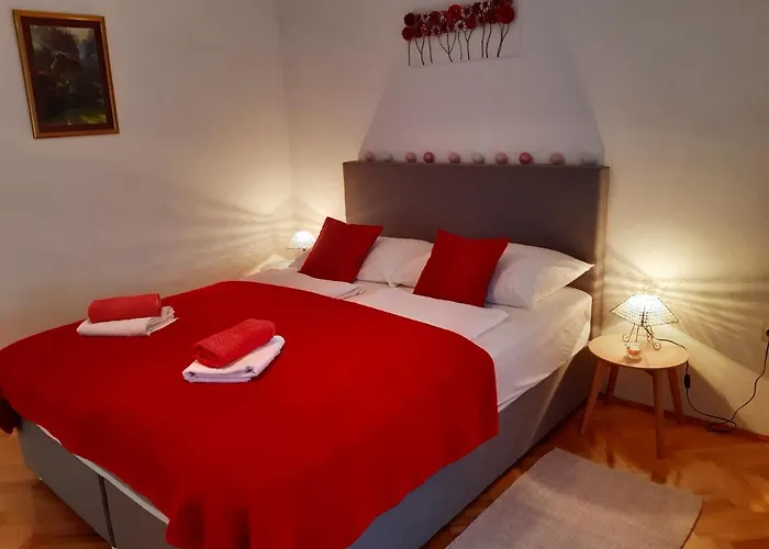 Jardin With Free Cowered Parking Hébergement de vacances