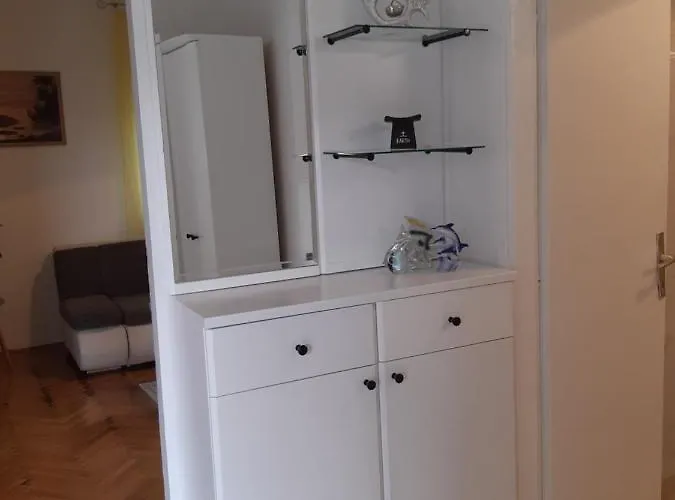 Jardin With Free Cowered Parking Hébergement de vacances Zadar