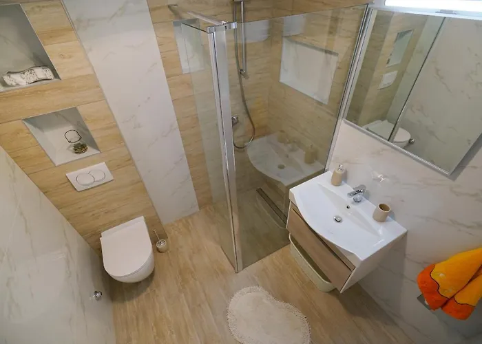 Jardin With Free Cowered Parking Hébergement de vacances *