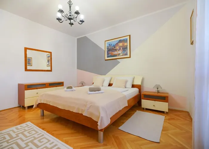 Jardin With Free Cowered Parking