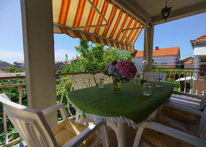 Jardin With Free Cowered Parking Hébergement de vacances Zadar