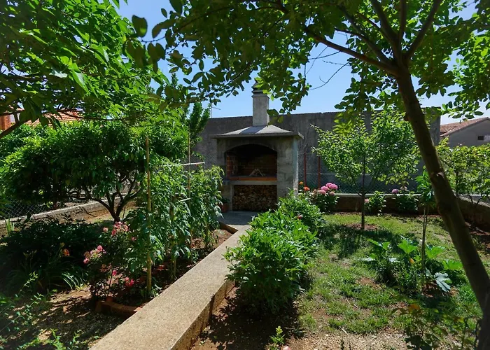 Jardin With Free Cowered Parking *