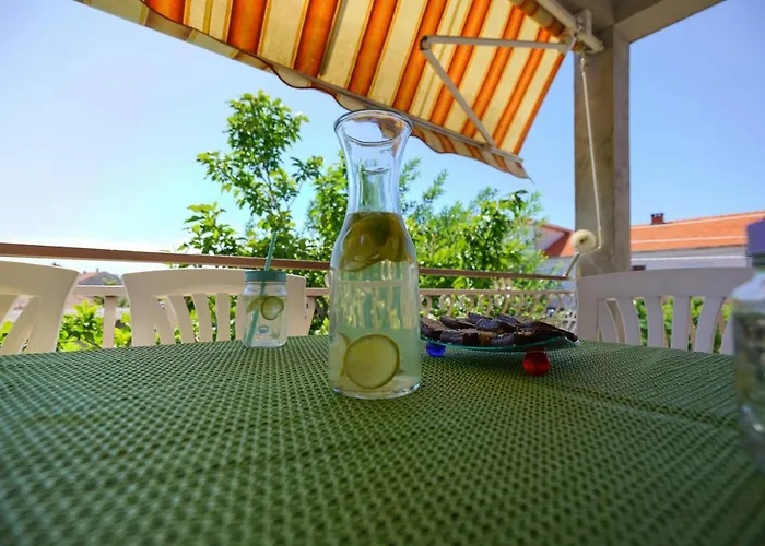 Jardin With Free Cowered Parking Hébergement de vacances Zadar