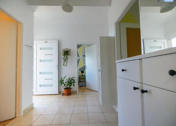 Jardin With Free Cowered Parking