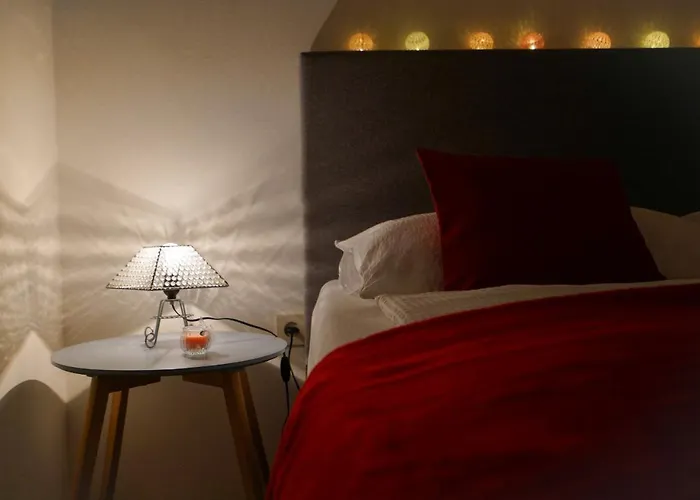 Jardin With Free Cowered Parking Hébergement de vacances