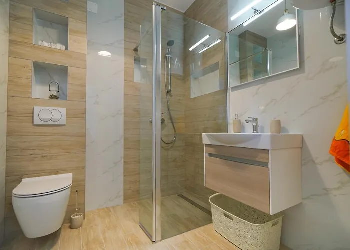 Jardin With Free Cowered Parking Zadar