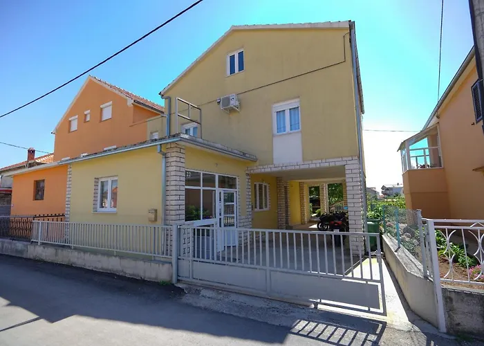 Hébergement de vacances Jardin With Free Cowered Parking *