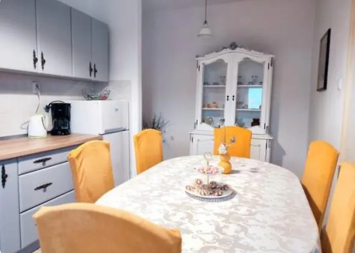 Jardin With Free Cowered Parking Hébergement de vacances Zadar