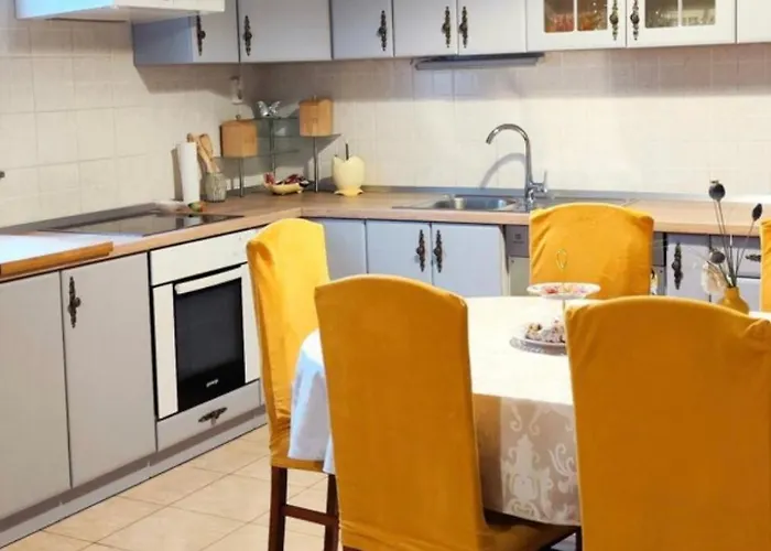 Jardin With Free Cowered Parking