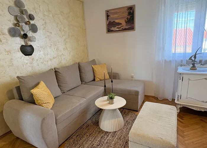 Jardin With Free Cowered Parking Hébergement de vacances