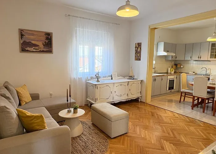 Hébergement de vacances Jardin With Free Cowered Parking *