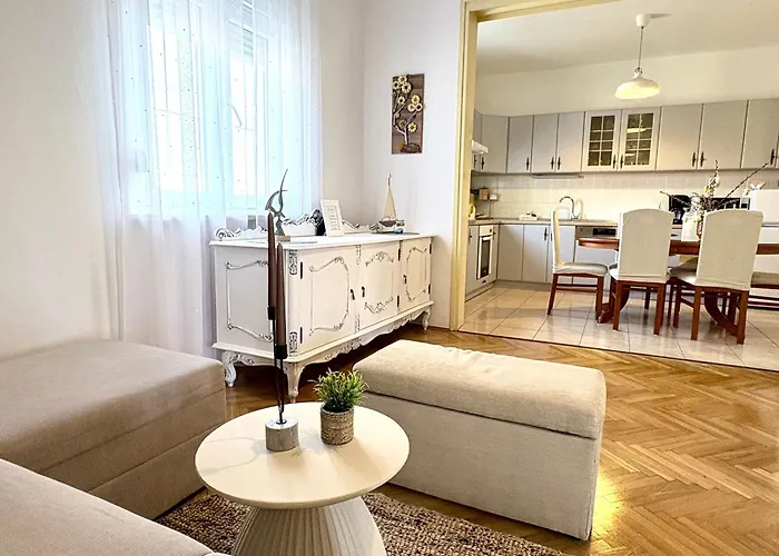 Hébergement de vacances Jardin With Free Cowered Parking Zadar